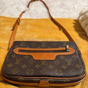 LV Shoulder/crossbody bag - GREAT condition!!